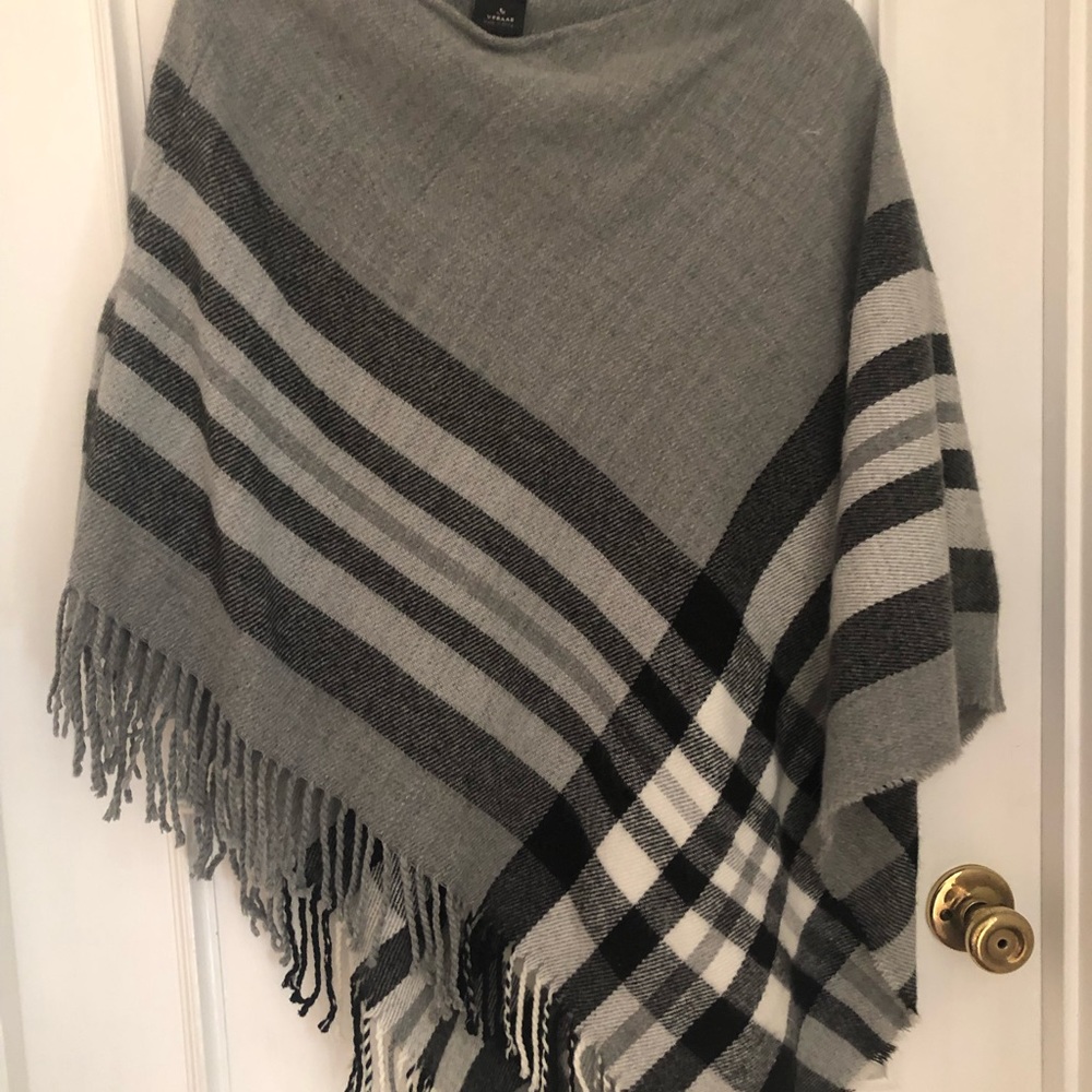Poncho - Picture 2 of 3